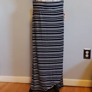 🆕️ANA black and white striped maxi skirt